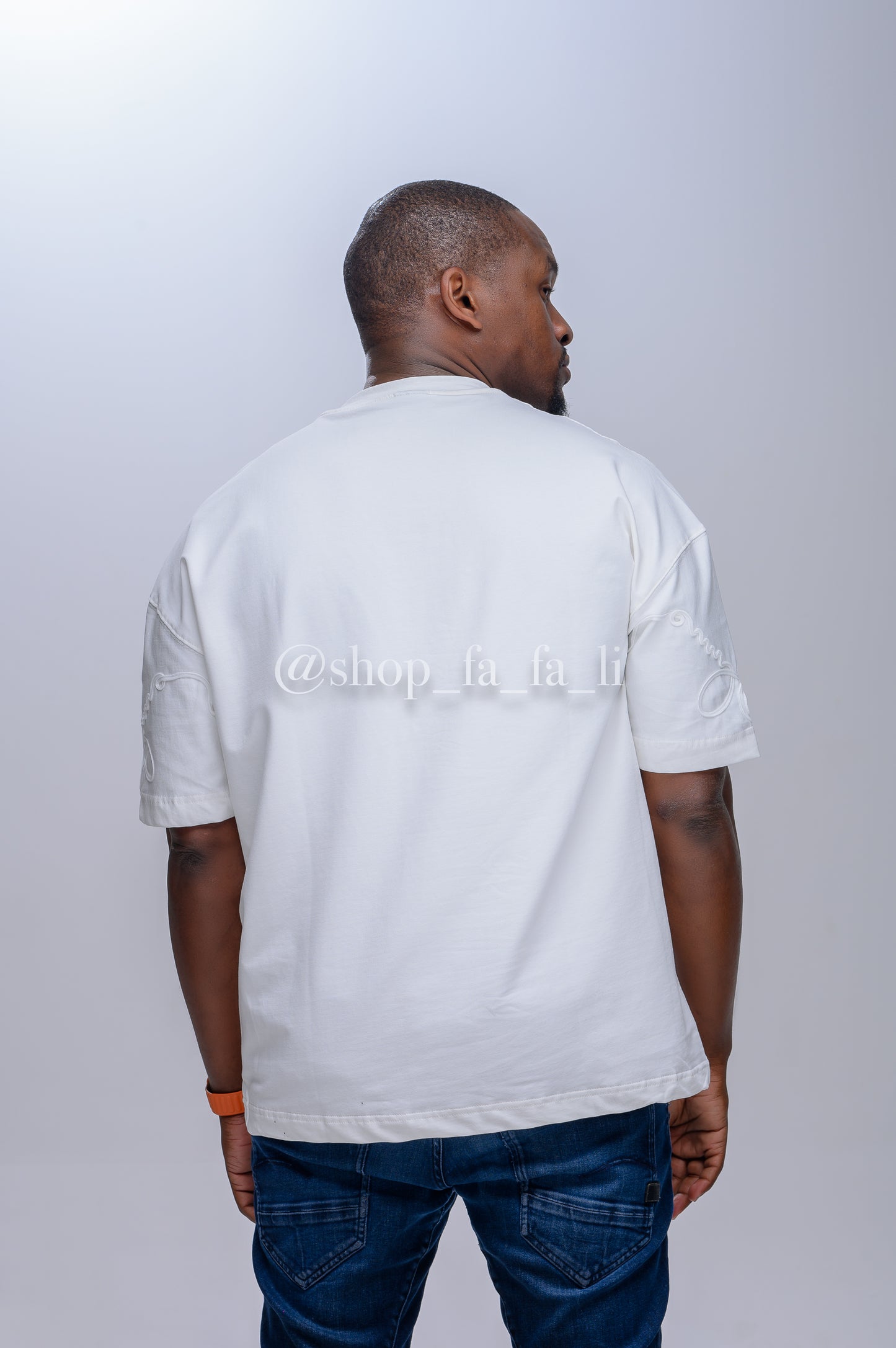 T-shirt -Oversized Fit White Embroidary